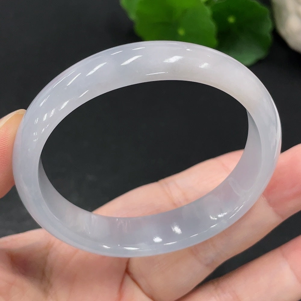 F30548375 Jadeite Imperial Concubine Bracelet 52 circumference Total weight of the item is approximately 37.3 grams