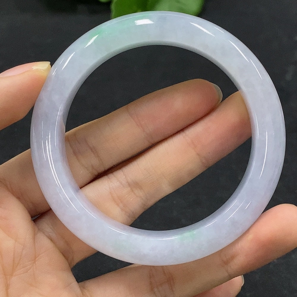 F30549965 Jadeite bracelet with a 53.6mm circumference. Total weight: 62.03g