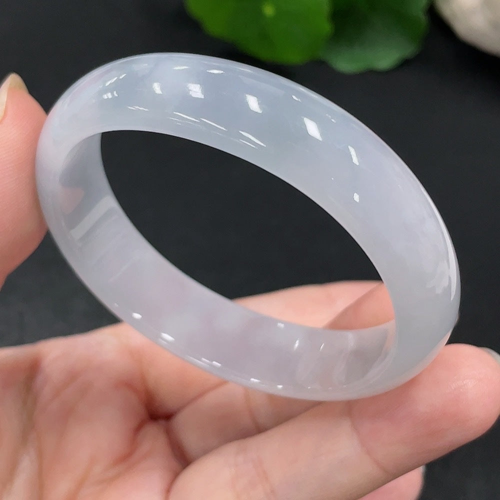 F30548375 Jadeite Imperial Concubine Bracelet 52 circumference Total weight of the item is approximately 37.3 grams