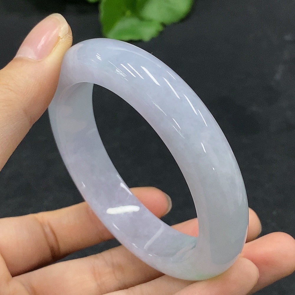 F30549965 Jadeite bracelet with a 53.6mm circumference. Total weight: 62.03g