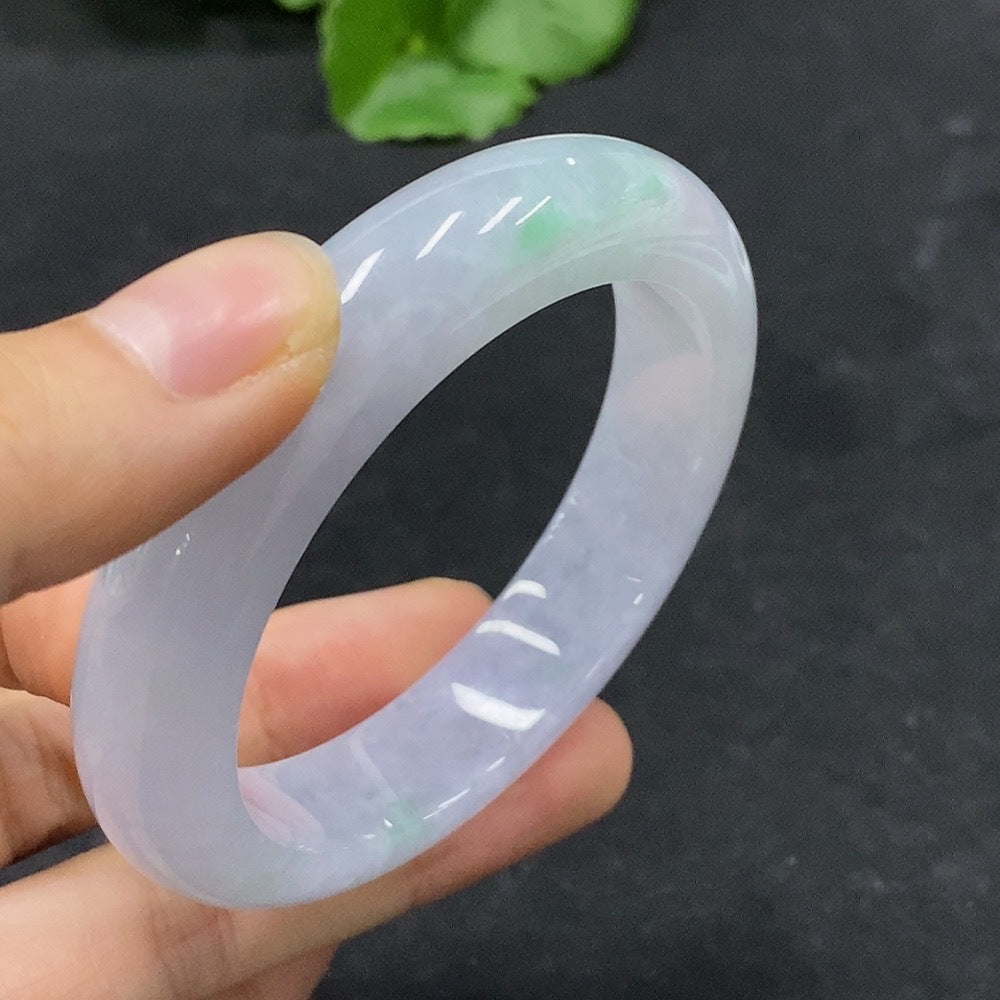 F30549965 Jadeite bracelet with a 53.6mm circumference. Total weight: 62.03g