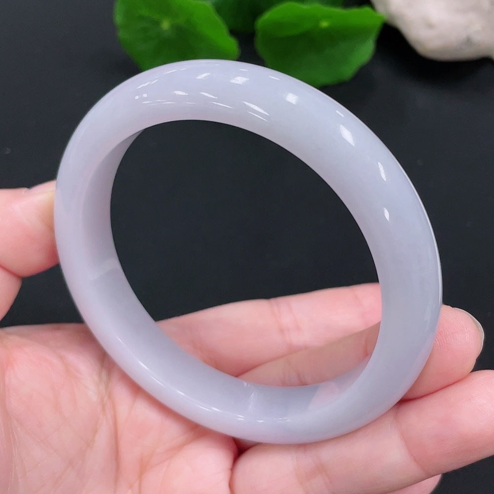 F27151673 Jadeite bracelet, 59cm circumference, total weight approximately 57.7g