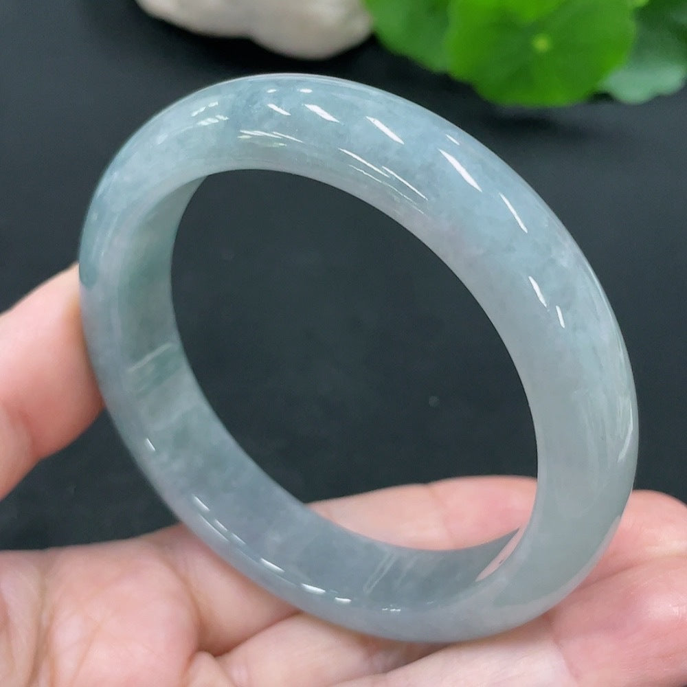 F26025832 Jadeite bracelet, 55.2mm circumference, total weight approximately 55.1g