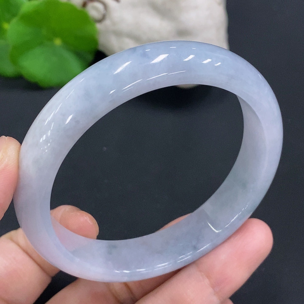 F29390698 Jadeite bracelet with a 57.8mm circumference. Total weight: 54.3g