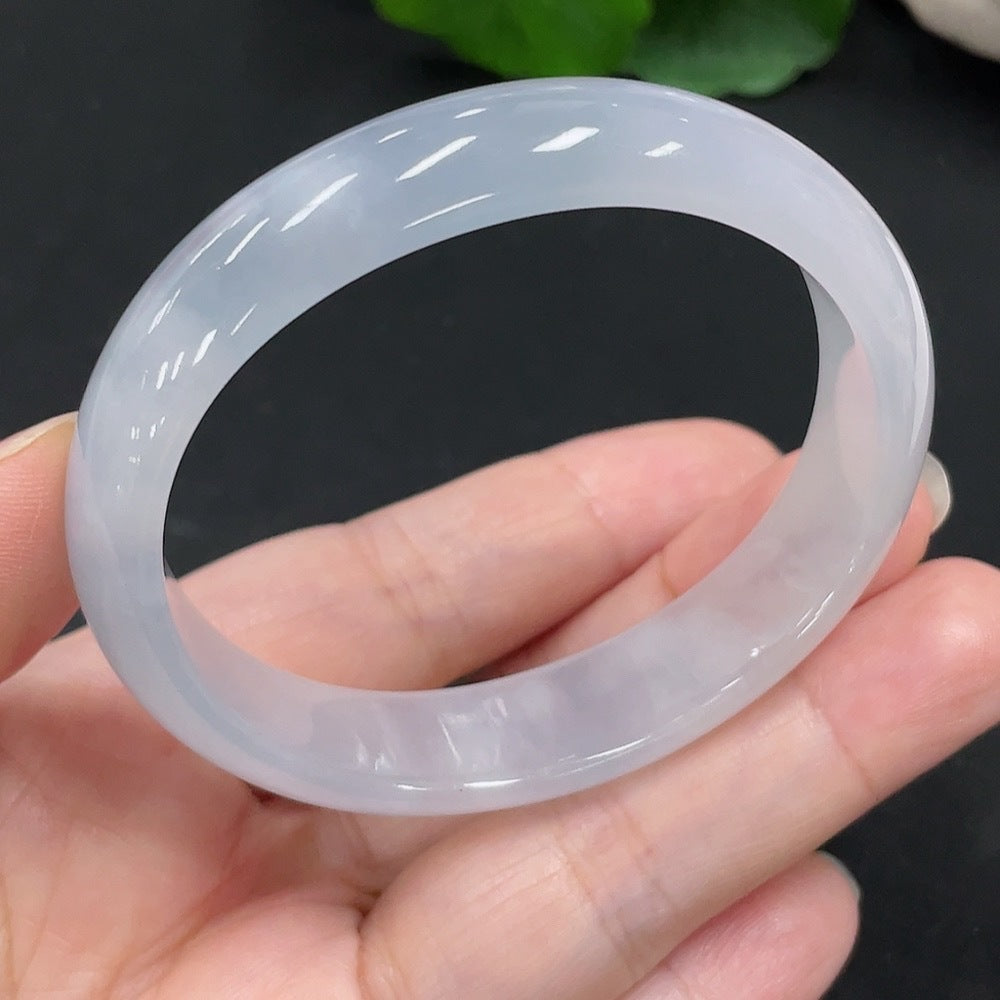 F30548375 Jadeite Imperial Concubine Bracelet 52 circumference Total weight of the item is approximately 37.3 grams