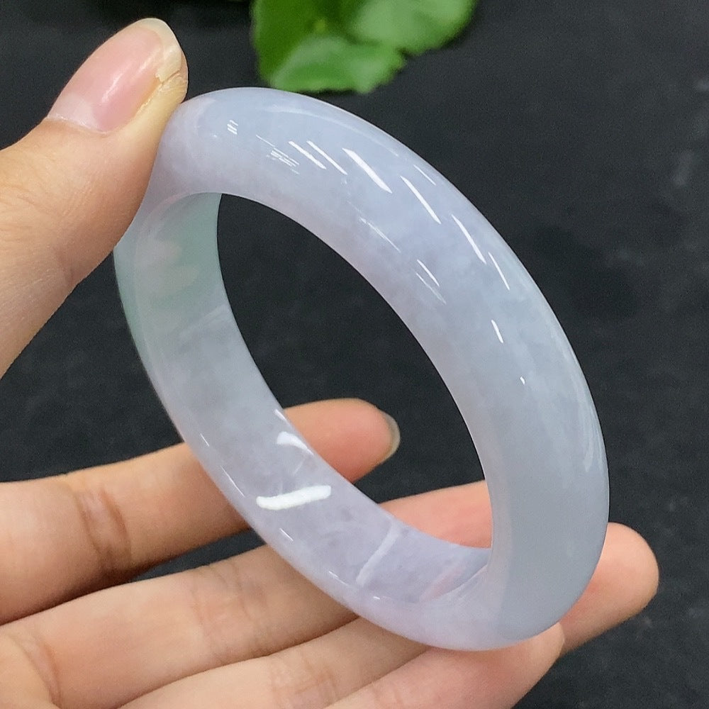 F30549965 Jadeite bracelet with a 53.6mm circumference. Total weight: 62.03g