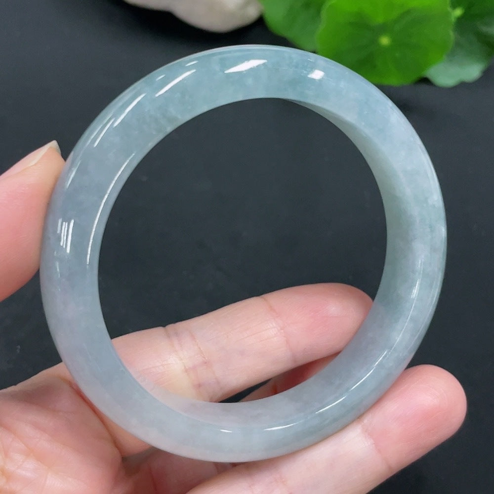 F26025832 Jadeite bracelet, 55.2mm circumference, total weight approximately 55.1g