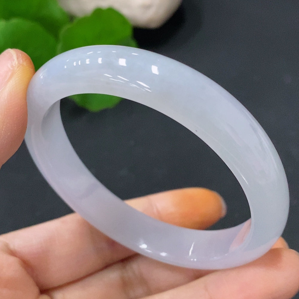 F30461219 Jadeite Imperial Concubine Bracelet, 51.7mm circumference, approx. weight 32.14g