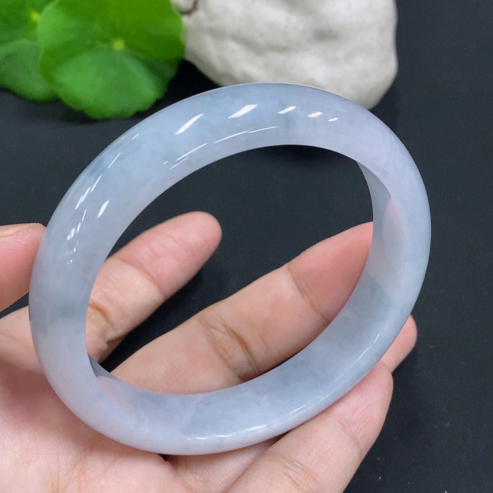 F29390698 Jadeite bracelet with a 57.8mm circumference. Total weight: 54.3g