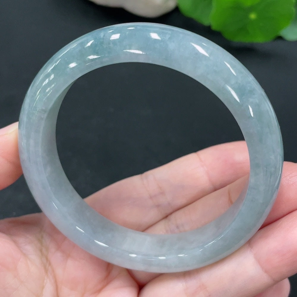F26025832 Jadeite bracelet, 55.2mm circumference, total weight approximately 55.1g