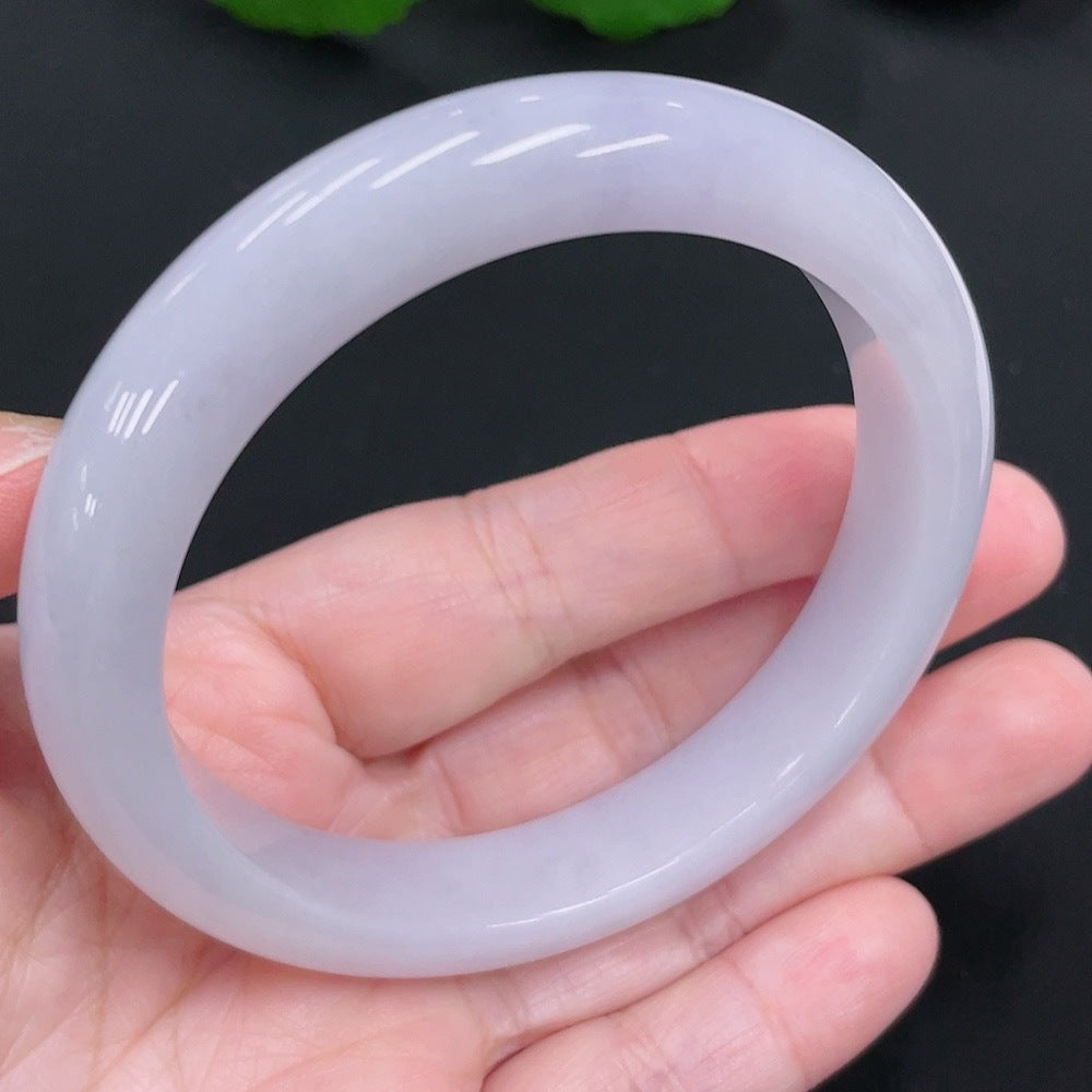 F27151673 Jadeite bracelet, 59cm circumference, total weight approximately 57.7g