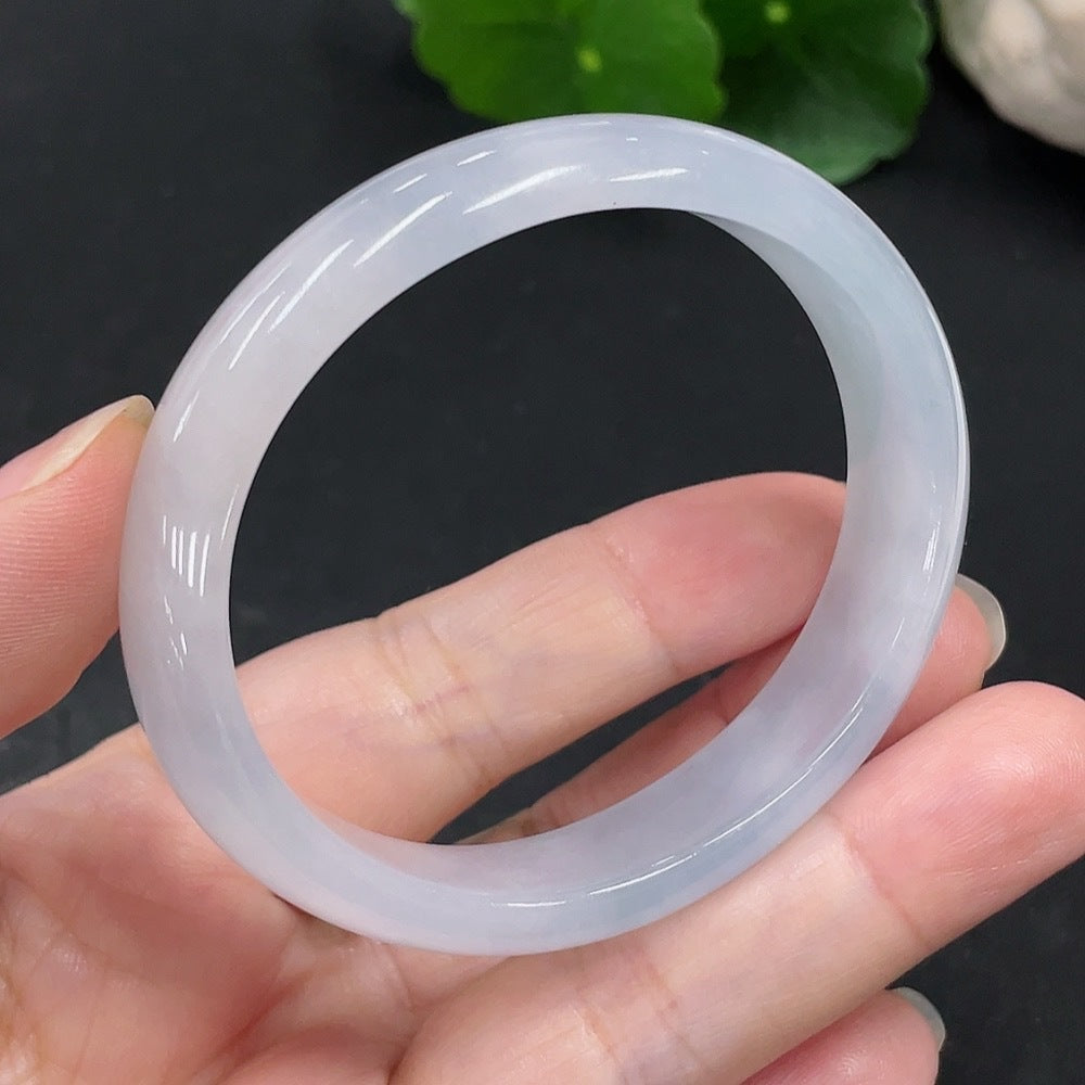 F30548375 Jadeite Imperial Concubine Bracelet 52 circumference Total weight of the item is approximately 37.3 grams