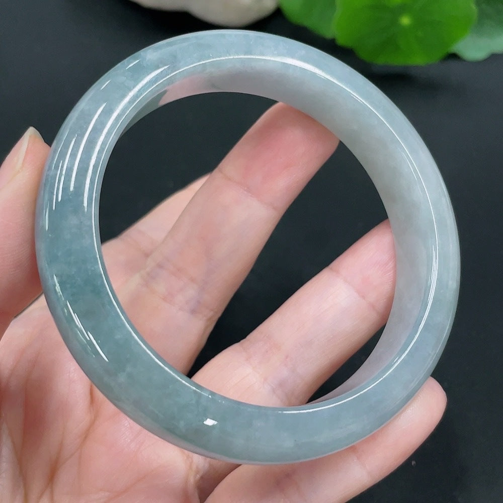 F26025832 Jadeite bracelet, 55.2mm circumference, total weight approximately 55.1g