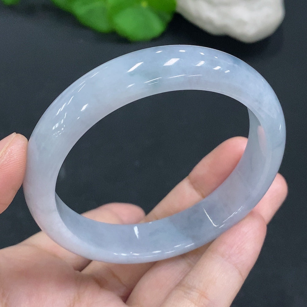 F29390698 Jadeite bracelet with a 57.8mm circumference. Total weight: 54.3g