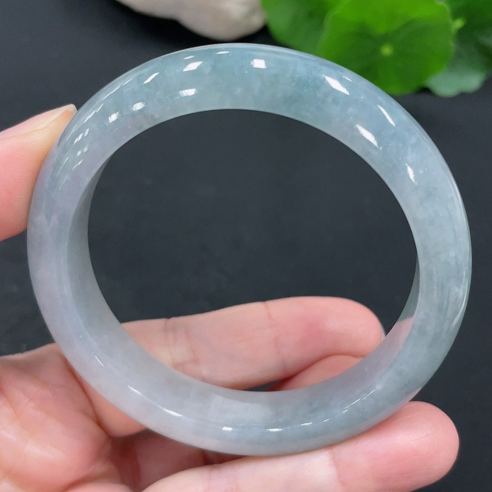 F26025832 Jadeite bracelet, 55.2mm circumference, total weight approximately 55.1g