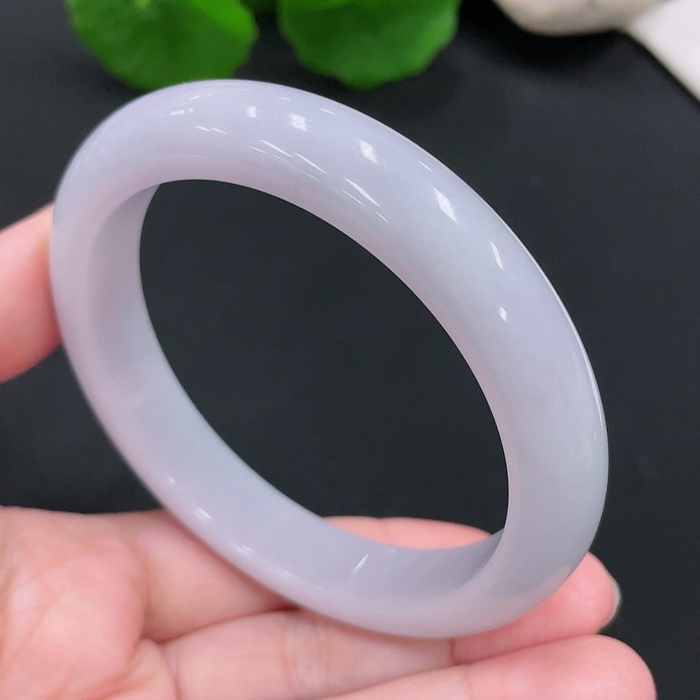 F27151673 Jadeite bracelet, 59cm circumference, total weight approximately 57.7g