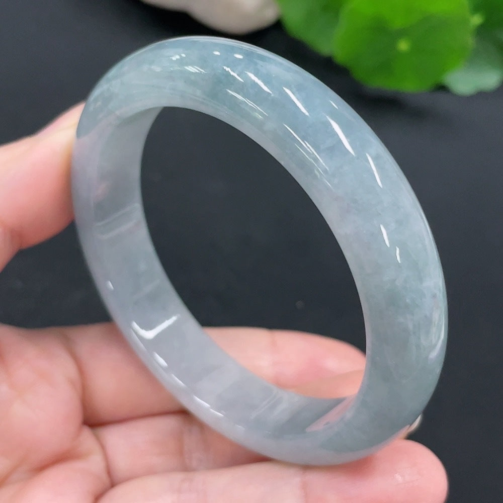 F26025832 Jadeite bracelet, 55.2mm circumference, total weight approximately 55.1g
