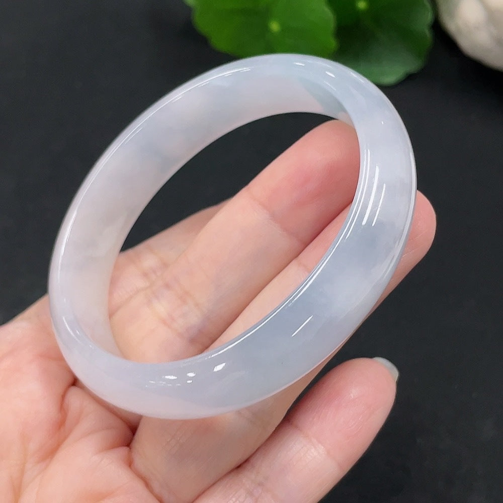 F30548375 Jadeite Imperial Concubine Bracelet 52 circumference Total weight of the item is approximately 37.3 grams