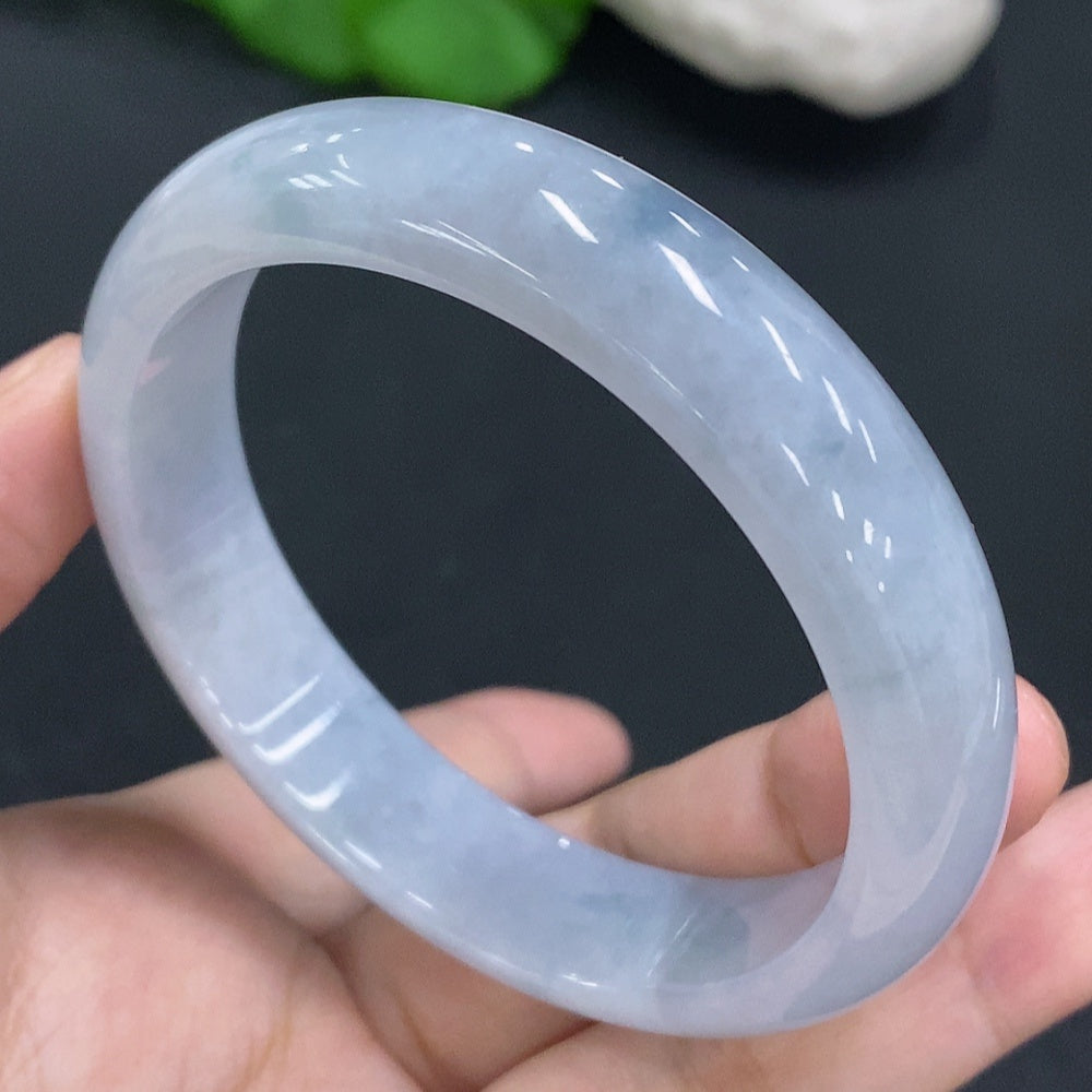 F29390698 Jadeite bracelet with a 57.8mm circumference. Total weight: 54.3g