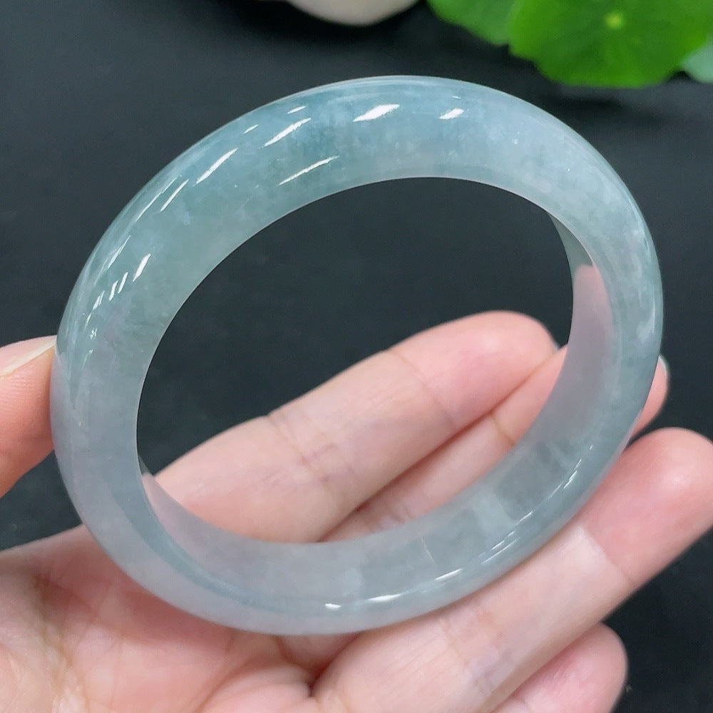 F26025832 Jadeite bracelet, 55.2mm circumference, total weight approximately 55.1g