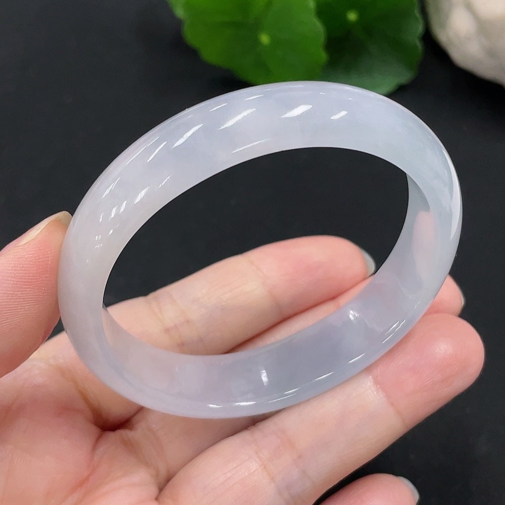 F30548375 Jadeite Imperial Concubine Bracelet 52 circumference Total weight of the item is approximately 37.3 grams