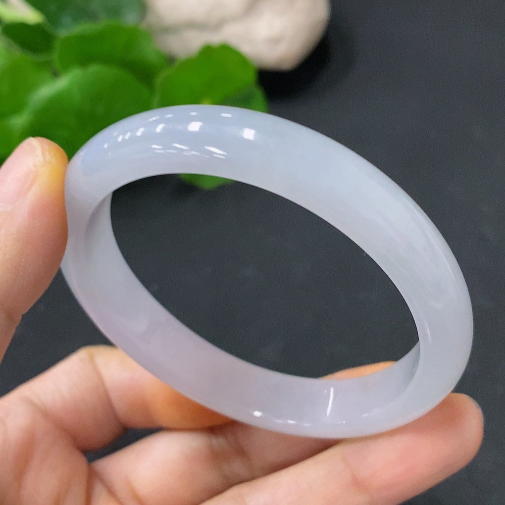 F30461219 Jadeite Imperial Concubine Bracelet, 51.7mm circumference, approx. weight 32.14g