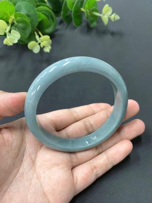 F26025832 Jadeite bracelet, 55.2mm circumference, total weight approximately 55.1g