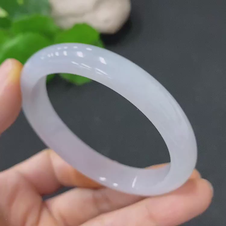 F30461219 Jadeite Imperial Concubine Bracelet, 51.7mm circumference, approx. weight 32.14g