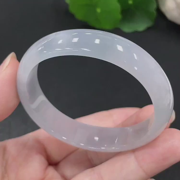 F30548375 Jadeite Imperial Concubine Bracelet 52 circumference Total weight of the item is approximately 37.3 grams