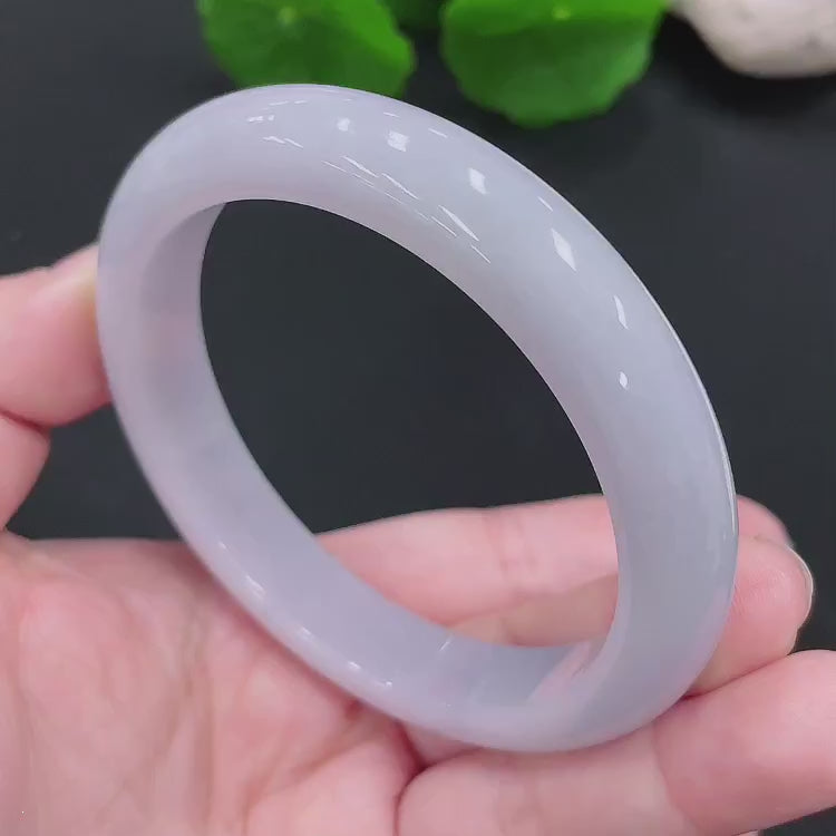 F27151673 Jadeite bracelet, 59cm circumference, total weight approximately 57.7g